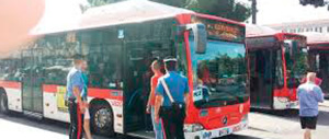 Due serbi lo minacciano col coltello: ancora un autista aggredito sul bus