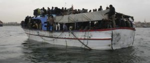 Immigrazione, ora Renzi copia Salvini: «Bombardare i barconi? Si può fare»