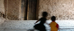 Condannato per pedofilia, sacerdote adesso distribuisce pasti ai poveri