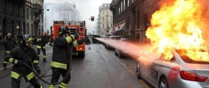 Milano in fiamme: ecco l’altro Expo, quello dei black block (Video)