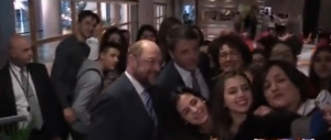 Le gaffe con Schulz: ecco come Renzi trasforma l’Italia in barzelletta (video)