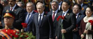 Imponente parata a Mosca. Putin: «No a un mondo americanizzato»