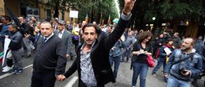 Nomadi in piazza per insultarci. Ma i razzisti, poi, sono gli italiani…