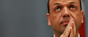 Rivolta Ncd: “Basta con Renzi”. Ma Alfano corre in soccorso del premier