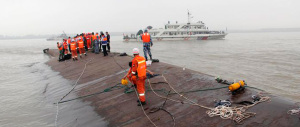Cina come il Giglio, si ribalta nave da crociera: oltre 450 i dispersi