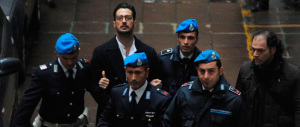 Fabrizio Corona torna in carcere. Il Pm:«Un delinquente professionale»