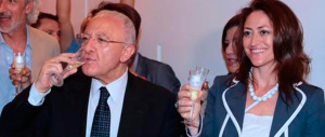 De Luca, nuovi guai: la compagna rinviata a giudizio per abuso d’ufficio