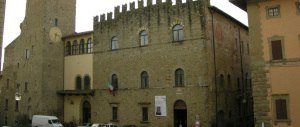 Arezzo torna al centrodestra dopo 9 anni. Vittoria azzurra a Pietrasanta