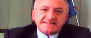 Campania, «’o Sceriffo» De Luca sotto accusa: «1000 nomine in 500 giorni»
