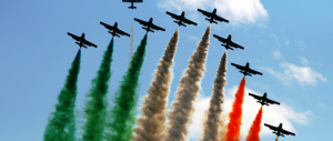 4 novembre, palazzi ricoperti dal tricolore per la giornata delle Forze Armate