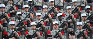 Sempre più italiani nella Legione straniera per fuggire dalla crisi (video)
