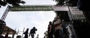 Il Pd cerca il detersivo per lavare i panni sporchi: è Cantone. E Grillo si scatena