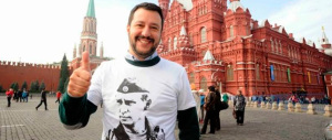Salvini con la t-shirt di Putin: «Cretino chi gioca alla guerra»