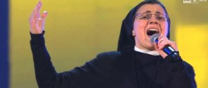 Voleva a tutti i costi un selfie con Suor Cristina, arrestato per stalking
