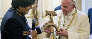 Crocifisso con falce e martello: Morales imbarazza Papa Francesco