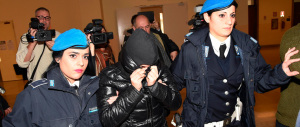 Sfregiato con l’acido, Martina resta in carcere: è ancora «pericolosa»
