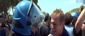 Casale San Nicola, caricati i residenti. E i profughi li deridono (video CasaPound)