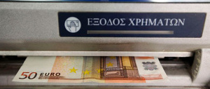 Grecia, sì al prestito ponte da 7 miliardi. Draghi dà liquidità alle banche