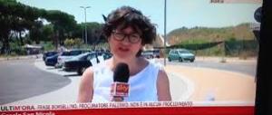 In diretta sotto il sole bollente di Roma, giornalista di Sky sviene (video)