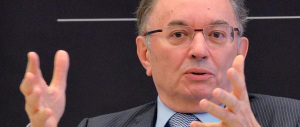 Squinzi gela Renzi: «La ripresa economica? È ancora lontana»