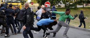 Calais, ora Londra scopre i migranti e chiede all’Europa di fare la sua parte
