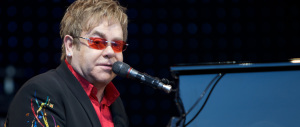 Brugnaro attacca Elton John e Celentano: «Sapientoni e ricconi»