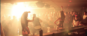 Minorenne stuprata fuori dalla discoteca: fermato un pachistano