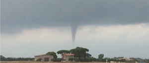 Una tromba d’aria si abbatte su Tarquinia (Video)