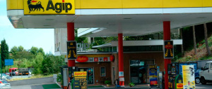 Scende il prezzo della benzina. Eni, Esso e Tamoil guidano il ribasso