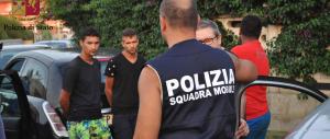 Arrestano 5 spacciatori in spiaggia: i poliziotti erano in costume e infradito
