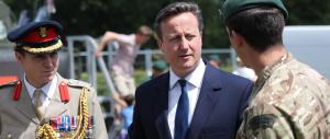 Clandestini, l’affondo di Cameron: carcere per chi lavora illegalmente