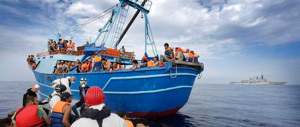 Immigrazione senza tregua: trovati 50 morti nella stiva di un barcone