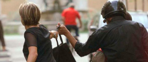 Presi gli scippatori diventati l’incubo di Trastevere: erano due rom