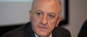 Campania, le luci di Natale fanno litigare De Magistris e De Luca