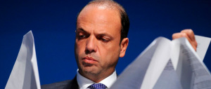 Alfano: «Noi restiamo con Renzi, chi non è d’accordo se ne vada dal Ncd»