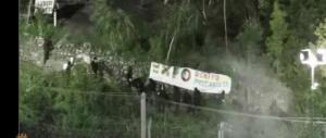 Sassi, petardi e razzi contro il cantiere di Chiomonte. Otto No Tav arrestati