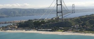 Ponte sullo Stretto, ma solo per i treni. Il progetto divide il governo