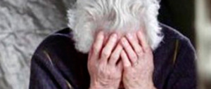 Pensionata deruba un’altra anziana per giocare al videopoker: denunciata