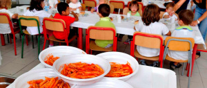 Appalti alla mensa scolastica e alle Asl: nei pasti scarti e rimasugli