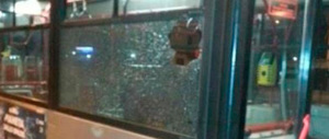 Roma, aggredito l’autista di un bus. Aveva “osato” dire: «Sposta l’auto»