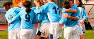 Sciopera il calcio femminile: l’Italia di Renzi delude pure le donne del pallone