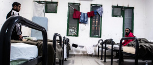Immigrati violenti anche in galera: risse, minacce, aggressioni agli agenti