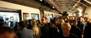 Nuovo disastro alla metro A di Roma. L’ira dei passeggeri: “Marino vattene”