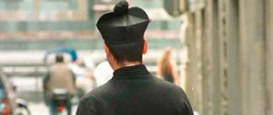 Roma, finto prete romeno truffa una famiglia e scappa con i soldi