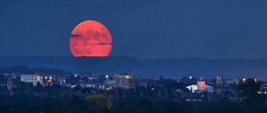 Aspettando l’eclissi della super luna: ecco cosa fare per vederla (Video)