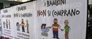 Scandalo a Roma: c’è un manifesto contro le adozioni gay. E Marino sbrocca