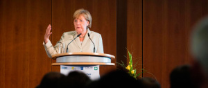 È furba la Merkel: cambia la Costituzione per contrastare i clandestini