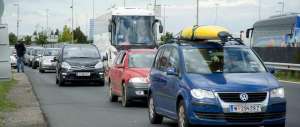 Vienna, i volontari in auto rischiano la denuncia per traffico di essere umani