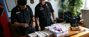 Torino, scoperte in un campo nomadi banconote false per 27 milioni di euro