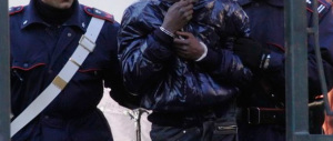 «Ti mangio vivo»: un rifugiato nigeriano aggredisce un carabiniere in treno